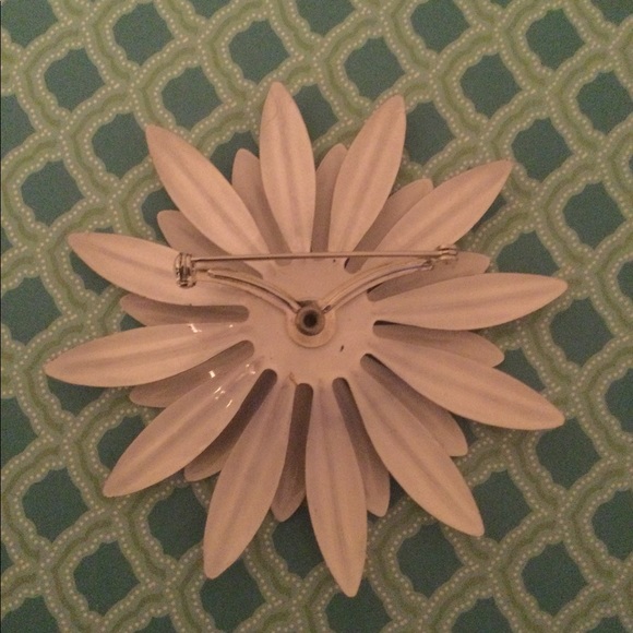 Vintage Flower Brooch - Picture 2 of 4